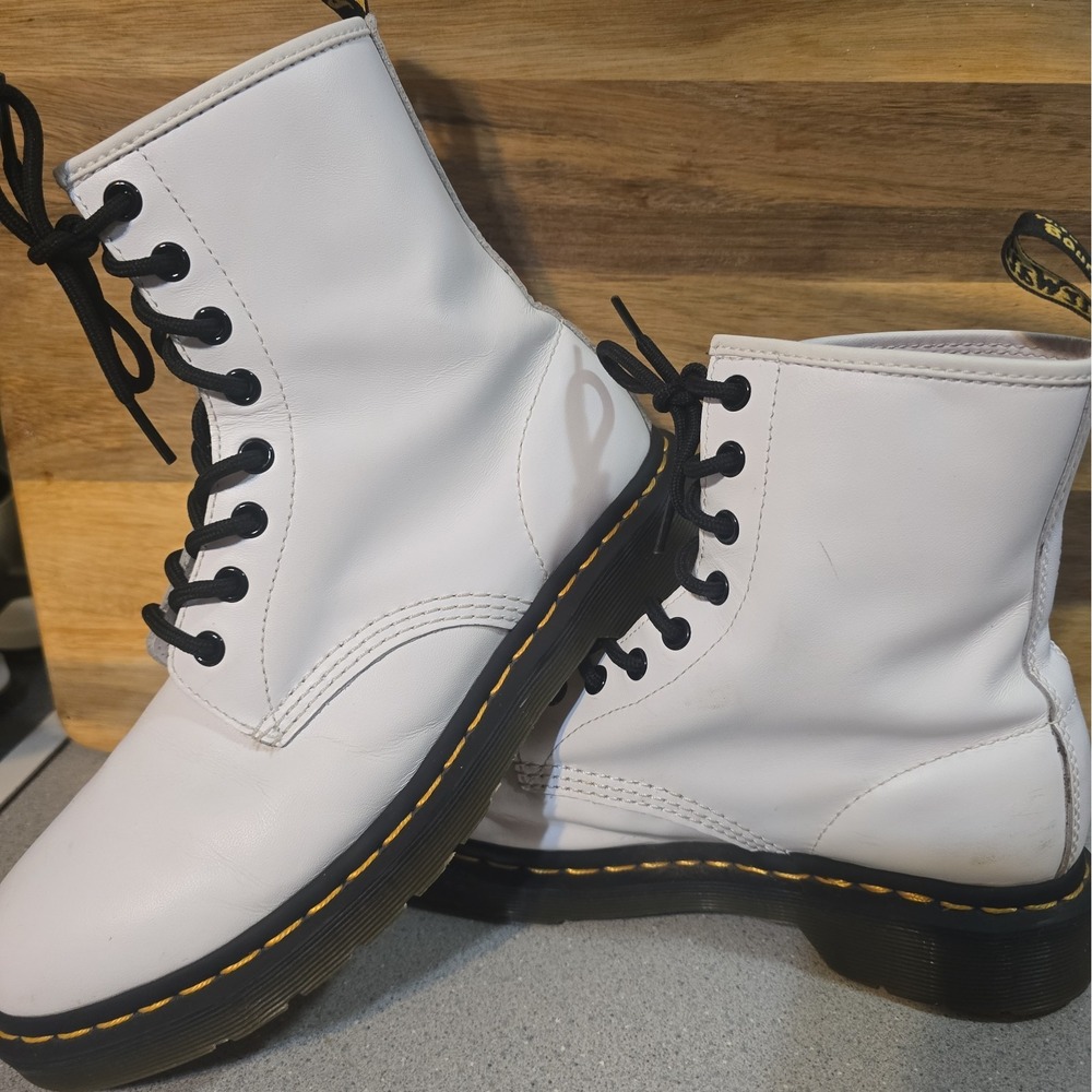 Y2k Dr. Martens Womens Leather Lace Up Combat Boots Sz 8 White Skater Grunge 90s